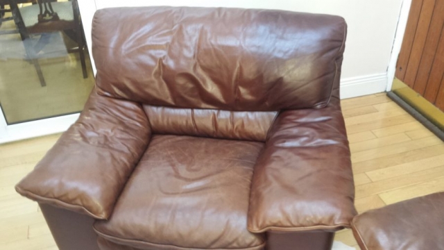 Leather armchair loosing colour